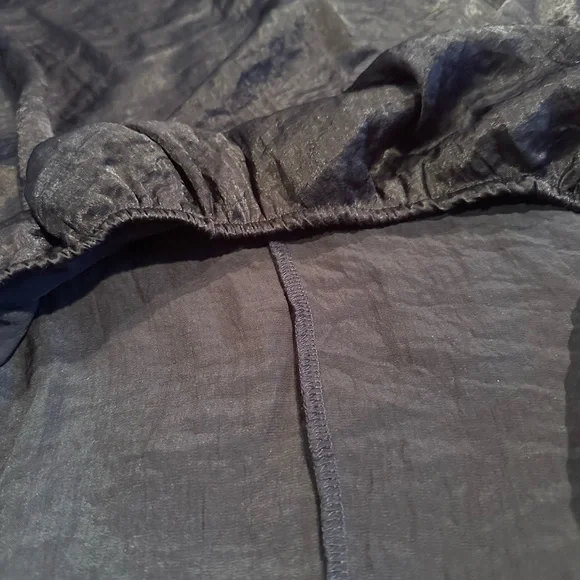 Elegant Women's Sage The Label Navy Blue Deep V Bell Sleeve Blouse Size Medium - Picture 13 of 14